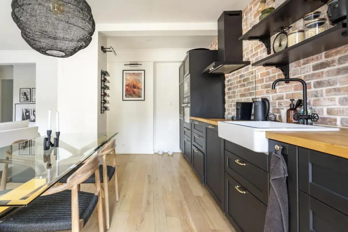 Big 753sq Tf, Close To Restaurants