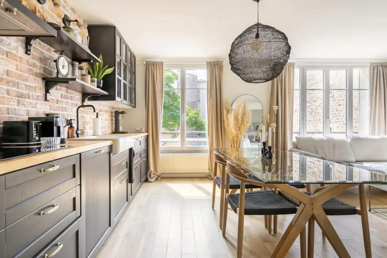 Big 753sq Tf, Close To Restaurants Lejlighed