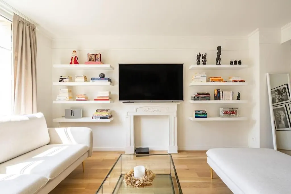 Big 753sq Tf, Close To Restaurants